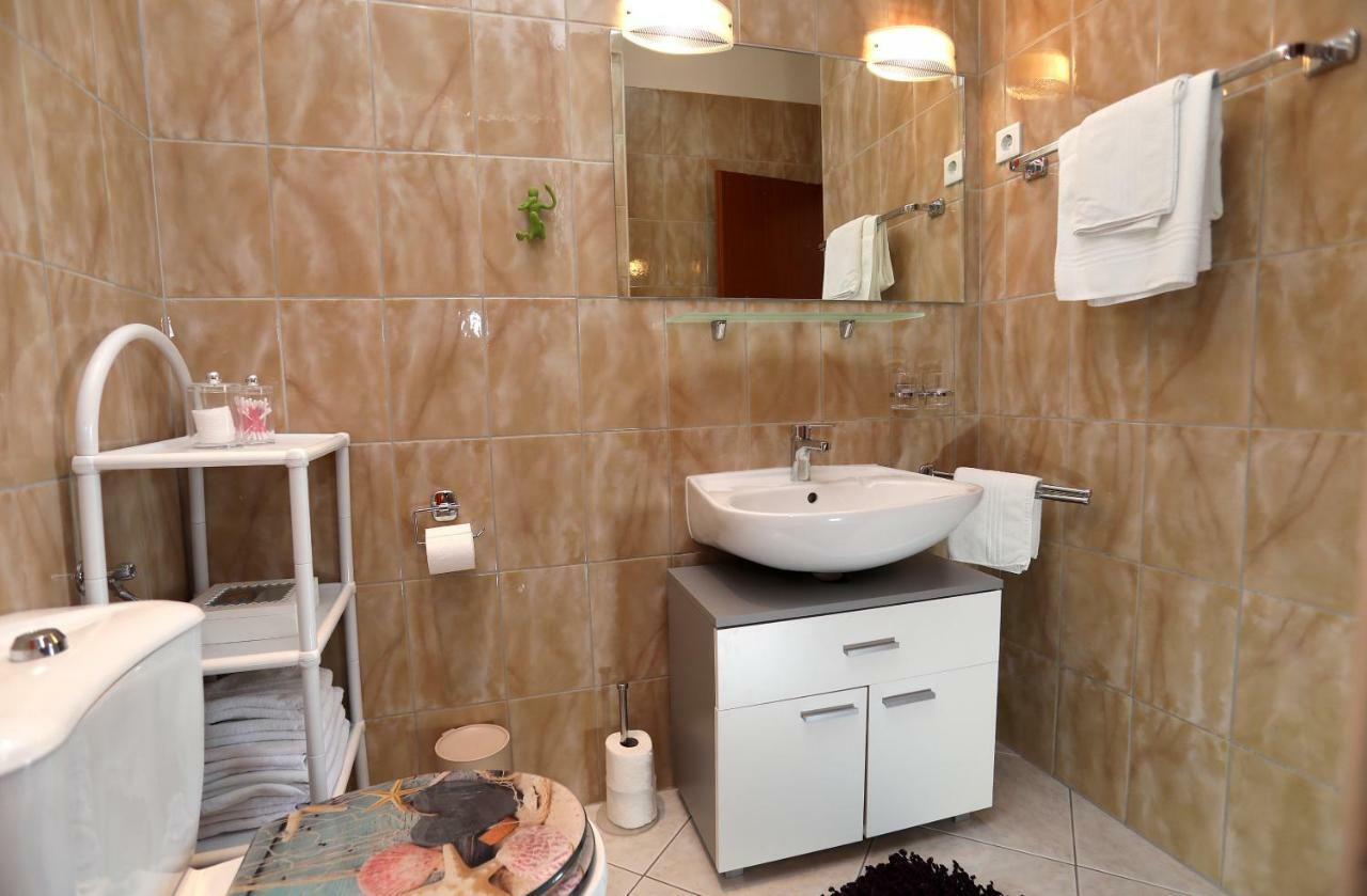 Apartment Katarina โตรกีร์ ภายนอก รูปภาพ